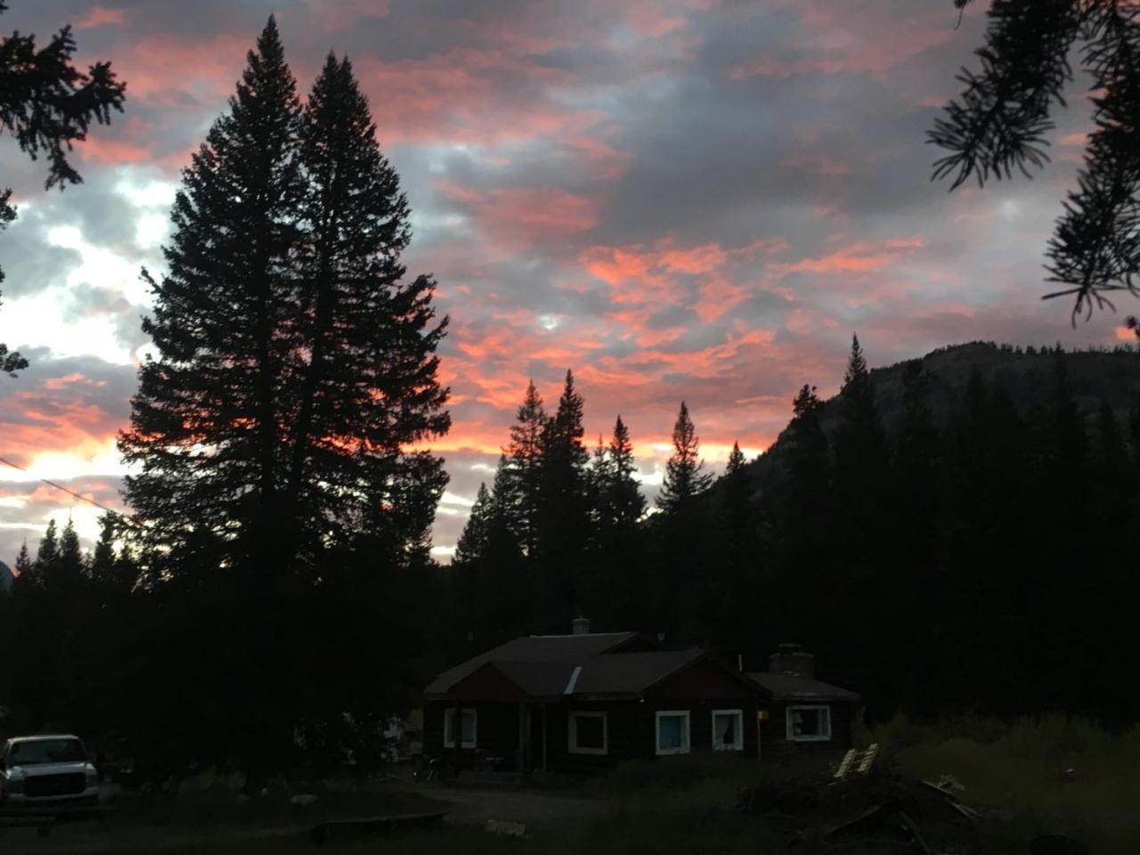 Silver Gate Lodging Cooke City Exterior photo